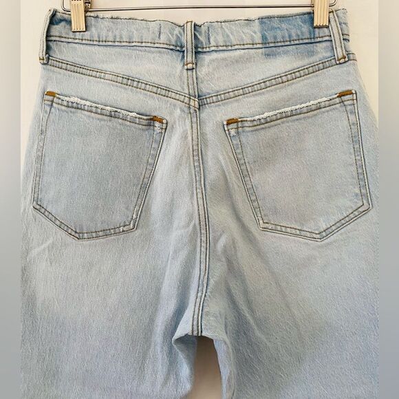 A&F The 90s Straight Ultra high rise Jean Size 8 Extra Short Ripped knee - Picture 7 of 8